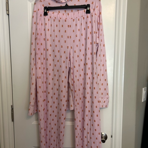 SKIMS Gingerbread Christmas Pajama Set- LIMITED EDITION - Picture 5 of 7